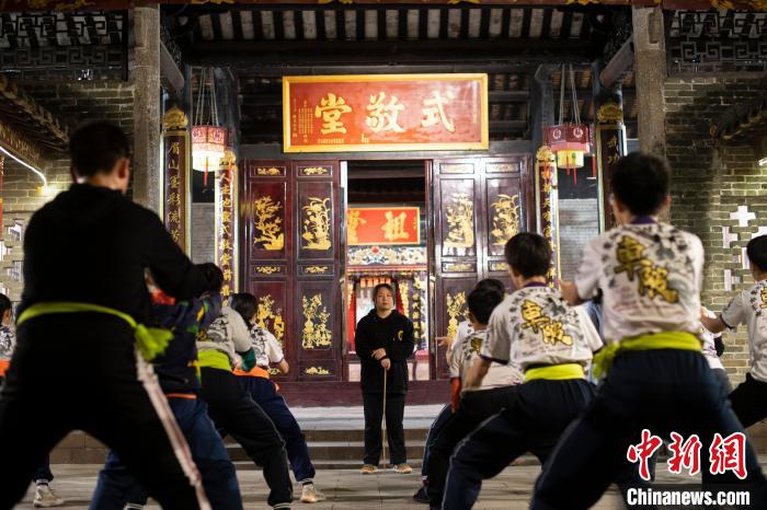 点击进入下一页