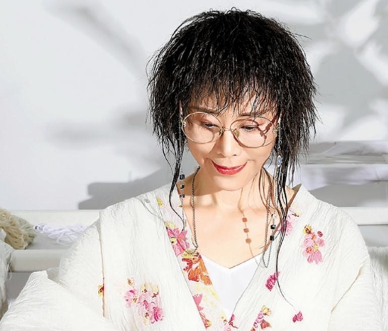 林霞,浙江台绣服饰有限公司董事长兼艺术设计总监,中国工艺美术大师