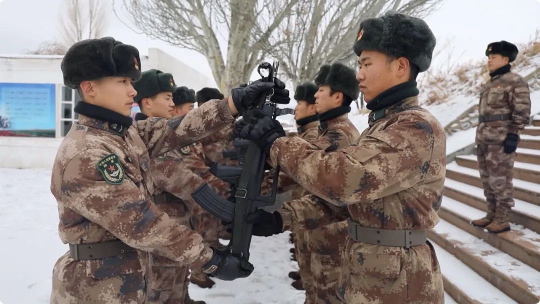 新兵下连第一课学唱小白杨