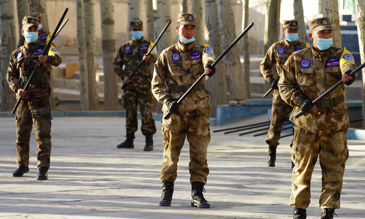 Officers take part in routine practices.Photo: Fan Wei/GT