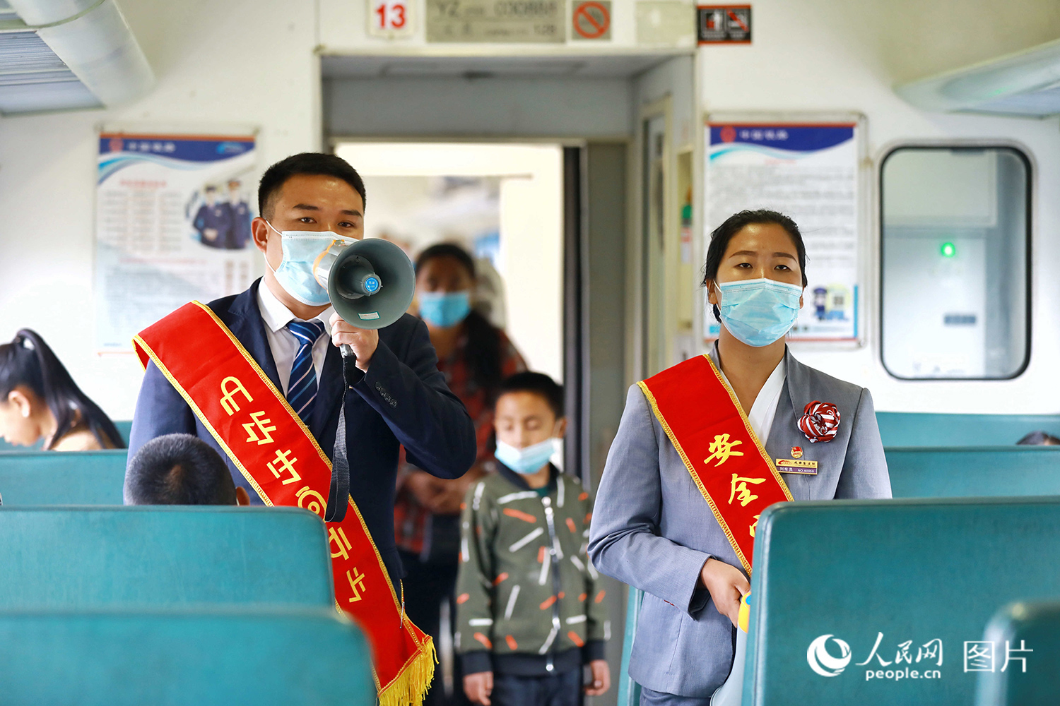 ‘Little slow trains’ in SW China’s Sichuan turned into school buses for Yi children