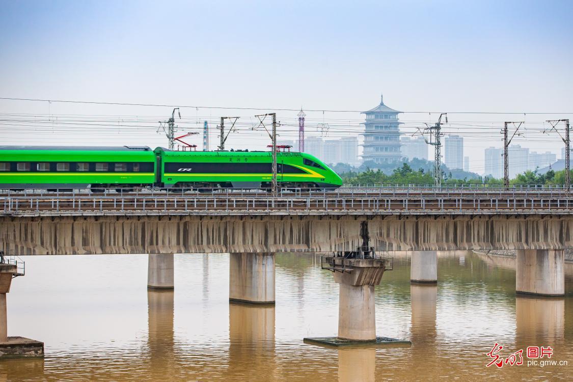【光明图刊】2020,高铁技术持续领先复兴号全系列车组投用